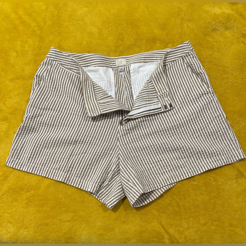 A New Day Tan and White Striped Shorts
(0147)